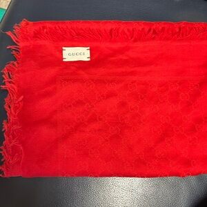 Excellent condition Gucci red scarf 32x32